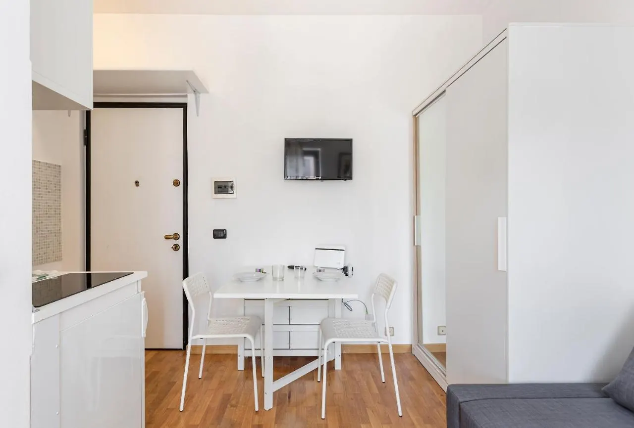 Comfy Studio Near The Central Station Milan Apartment